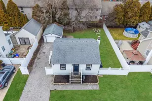 24 Forest Ave, West Babylon, NY 11704 - Photo 7