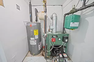 24 Forest Ave, West Babylon, NY 11704 - Photo 21