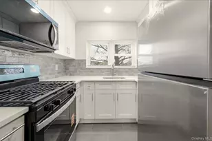 3227 Griswold Ave, Bronx, NY 10465 - Photo 11