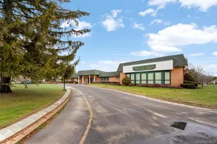 204 Fairview Cir, Middle Island, NY 11953 - Photo 45