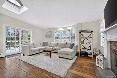 4 Colonial Court, Bay Shore, NY 11706 - Photo 13