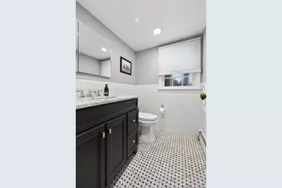 4 Colonial Court, Bay Shore, NY 11706 - Photo 17