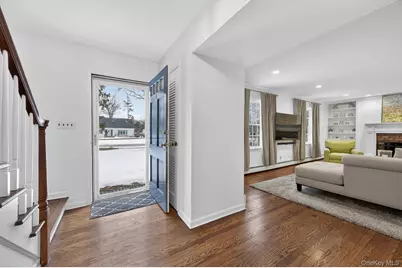 4 Colonial Court, Bay Shore, NY 11706 - Photo 3