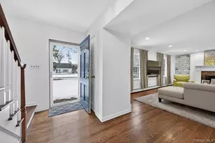 4 Colonial Ct, Bay Shore, NY 11706 - Photo 3