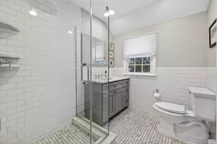 4 Colonial Ct, Bay Shore, NY 11706 - Photo 21