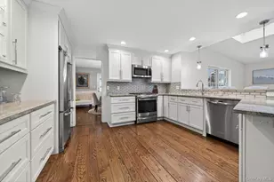 4 Colonial Ct, Bay Shore, NY 11706 - Photo 11