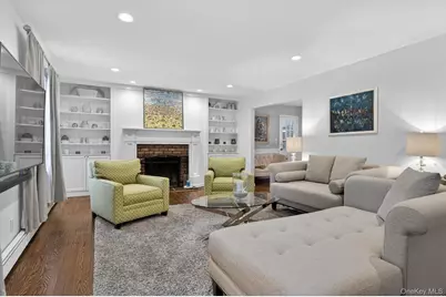 4 Colonial Court, Bay Shore, NY 11706 - Photo 5