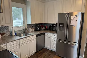 41 W 6th St, Patchogue, NY 11772 - Photo 9