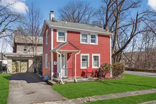 8 John St, Port Jervis, NY 12771 - Photo 3