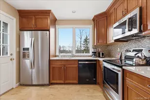 169 Canterbury Rd, White Plains, NY 10607 - Photo 9