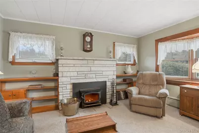 17 Academy Avenue, Sparrow Bush, NY 12780 - Photo 9