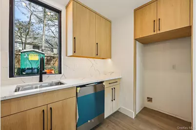 325 Manville #102, Pleasantville, NY 10570 - Photo 13