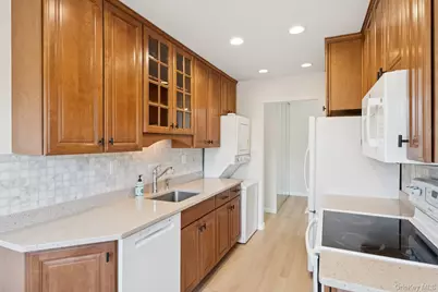 908 Drew Lane, Saint James, NY 11780 - Photo 11