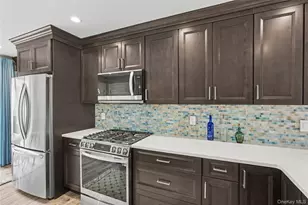 805 Bluffs Dr N, Calverton, NY 11933 - Photo 7