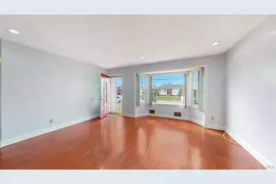 15 Lisa Drive, Deer Park, NY 11729 - Photo 3