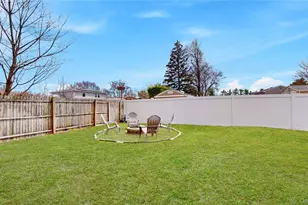 15 Lisa Dr, Deer Park, NY 11729 - Photo 19