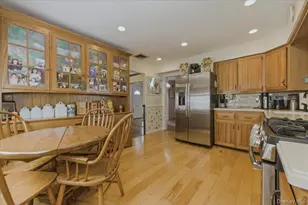 3881 Greentree Dr, Oceanside, NY 11572 - Photo 7