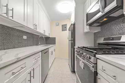 70-25 Yellowstone Boulevard #3U, Forest Hills, NY 11375 - Photo 11