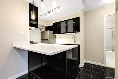 70-25 Yellowstone Boulevard #14O, Forest Hills, NY 11375 - Photo 9