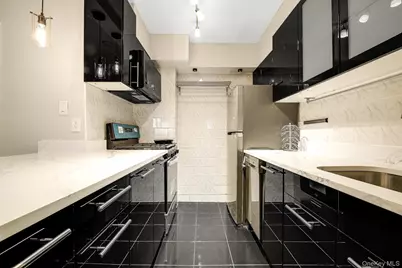 70-25 Yellowstone Boulevard #14O, Forest Hills, NY 11375 - Photo 9