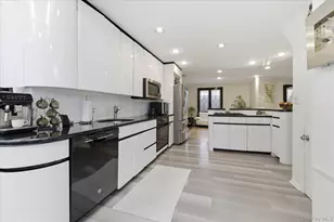 34 Reyam Rd, Lynbrook, NY 11563 - Photo 15