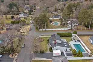 19 Alyssum Ave, Huntington, NY 11743 - Photo 29