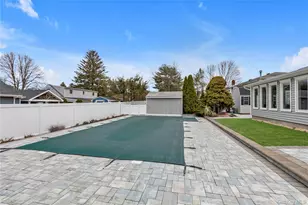 19 Alyssum Ave, Huntington, NY 11743 - Photo 9