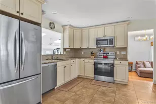 19 Alyssum Ave, Huntington, NY 11743 - Photo 15