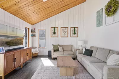 245 Norma Avenue, West Islip, NY 11795 - Photo 13