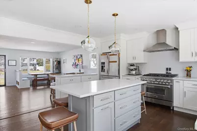 245 Norma Avenue, West Islip, NY 11795 - Photo 9