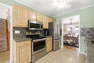 8 Lucy Ct, Patchogue, NY 11772 - Photo 17