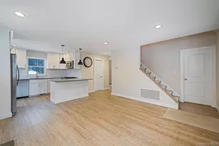 10 Terry Pl, Center Moriches, NY 11934 - Photo 11