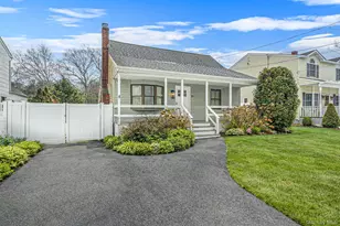 10 Terry Pl, Center Moriches, NY 11934 - Photo 3