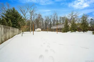 10 Terry Pl, Center Moriches, NY 11934 - Photo 5