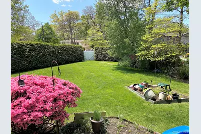 42 Hamilton Road #Left, Merrick, NY 11566 - Photo 5