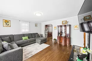 5 Wedgewood Dr, Coram, NY 11727 - Photo 3