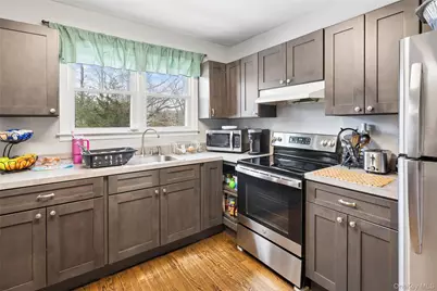 5 Wedgewood Drive, Coram, NY 11727 - Photo 7