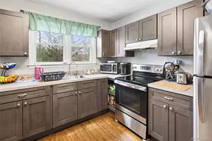 5 Wedgewood Dr, Coram, NY 11727 - Photo 7