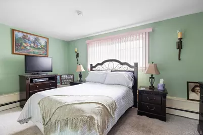 830 N Broome Avenue, Lindenhurst, NY 11757 - Photo 19