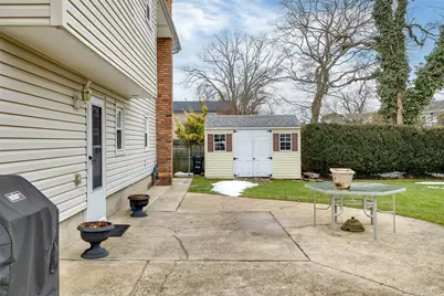 830 N Broome Avenue, Lindenhurst, NY 11757 - Photo 31