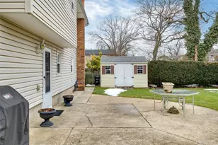 830 N Broome Ave, Lindenhurst, NY 11757 - Photo 31