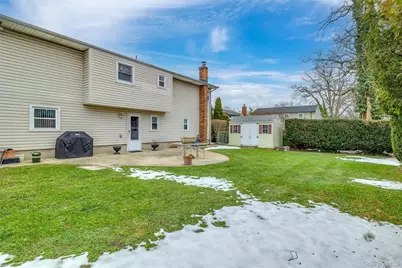 830 N Broome Avenue, Lindenhurst, NY 11757 - Photo 29