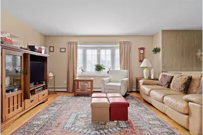 830 N Broome Avenue, Lindenhurst, NY 11757 - Photo 5