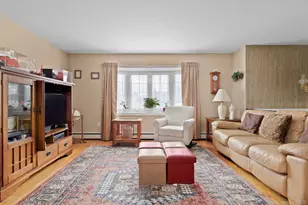 830 N Broome Ave, Lindenhurst, NY 11757 - Photo 5