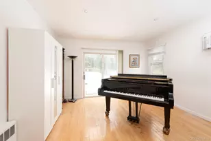 200 Melbourne Rd, Great Neck, NY 11021 - Photo 11