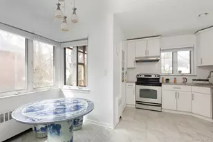 200 Melbourne Rd, Great Neck, NY 11021 - Photo 9