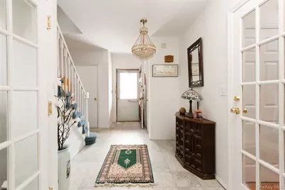 200 Melbourne Road, Great Neck, NY 11021 - Photo 17