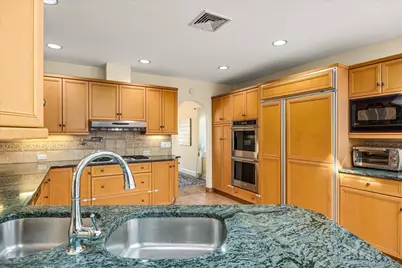 118 Baker Hill Road, Great Neck, NY 11023 - Photo 19