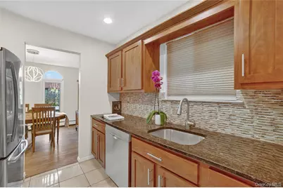 18 Granada Crescent #14, White Plains, NY 10603 - Photo 11