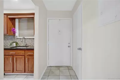 18 Granada Crescent #14, White Plains, NY 10603 - Photo 3